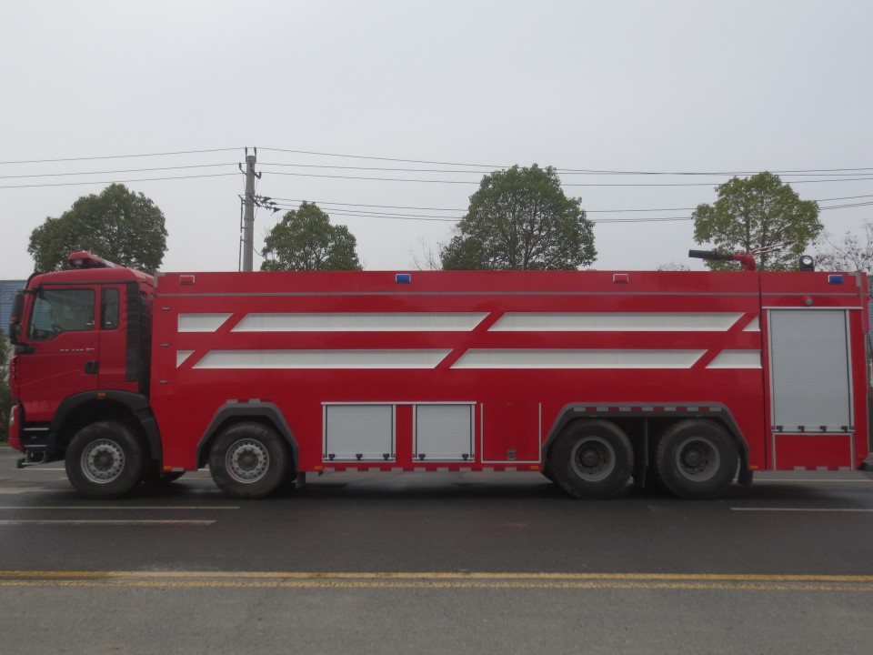 豪沃前四后八水罐消防車(chē)(24噸)圖片