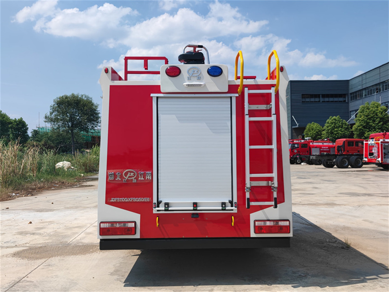 東風(fēng)大卡水罐消防車(chē)(5噸)圖片